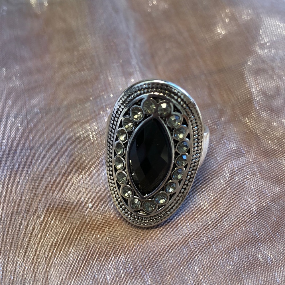 New beautiful oval ring